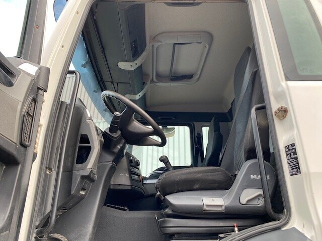 MAN TGS 40.400 6x4 BB TGS 40.400 6x4 BB mit 20.000l Tank - Cisternové vozidlo: obrázek 4 MAN TGS 40.400 6x4 BB TGS 40.400 6x4 BB mit 20.000l Tank - Cisternové vozidlo: obrázek 4
