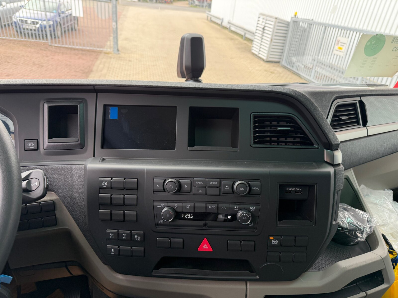 MAN TGS 41.480 8x4 BB CH TGS 41.480 8x4 BB CH, MEHRFACH VORHANDEN! - Podvozek s kabinou: obrázek 4 MAN TGS 41.480 8x4 BB CH TGS 41.480 8x4 BB CH, MEHRFACH VORHANDEN! - Podvozek s kabinou: obrázek 4