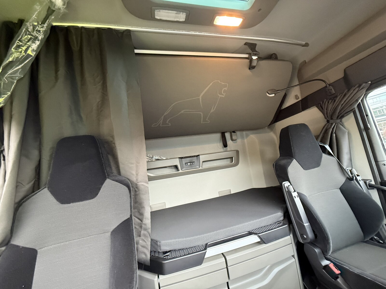 MAN TGX 26.470 6x2-4 BL TGX 26.470 6x2-4 BL, Lenk-/Liftachse, Retarder, Navi, Heckkran Atlas AK 170.2-A2 - Auto s hydraulickou rukou, Nákladní automobil valníkový/ Plošinový: obrázek 3 MAN TGX 26.470 6x2-4 BL TGX 26.470 6x2-4 BL, Lenk-/Liftachse, Retarder, Navi, Heckkran Atlas AK 170.2-A2 - Auto s hydraulickou rukou, Nákladní automobil valníkový/ Plošinový: obrázek 3