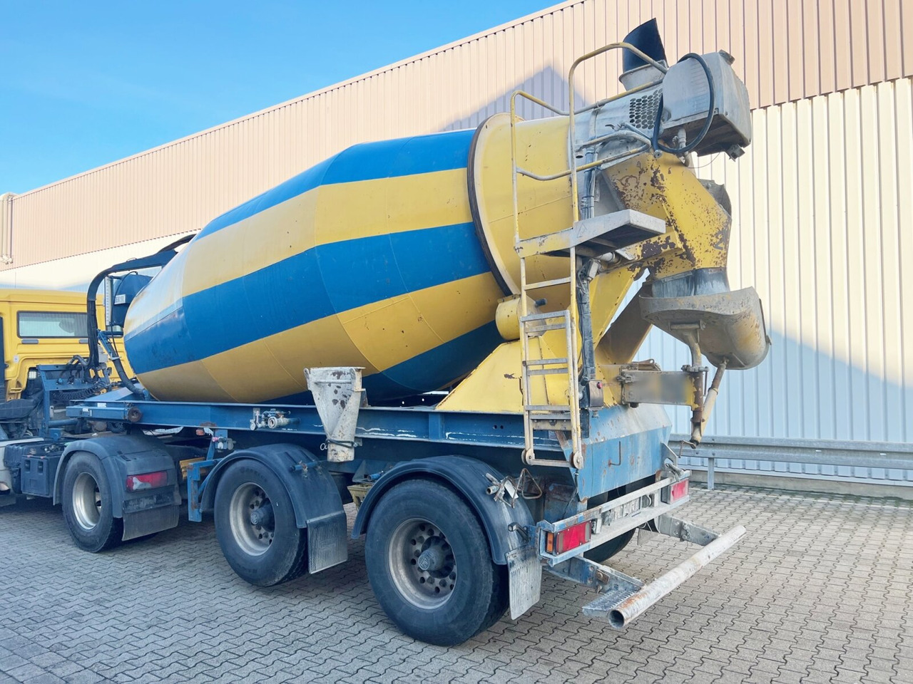 MÜLLER MITTELTAL SF 32 BM/BS mit LIEBHERR Betonmischer ca. 10m³ MÜLLER MITTELTAL SF 32 BM/BS mit LIEBHERR Betonmischer ca. 10m³, Liftachse - Návěs domíchávač: obrázek 5 MÜLLER MITTELTAL SF 32 BM/BS mit LIEBHERR Betonmischer ca. 10m³ MÜLLER MITTELTAL SF 32 BM/BS mit LIEBHERR Betonmischer ca. 10m³, Liftachse - Návěs domíchávač: obrázek 5