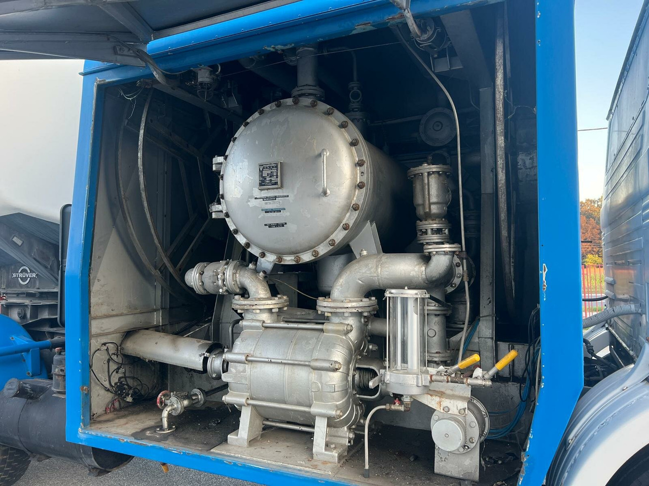 Mercedes-Benz 1923 4x2 Tankwagenzug für Kerosin 40.000l 1923 4x2 Tankwagenzug für Kerosin 40.000l - Cisternové vozidlo: obrázek 5 Mercedes-Benz 1923 4x2 Tankwagenzug für Kerosin 40.000l 1923 4x2 Tankwagenzug für Kerosin 40.000l - Cisternové vozidlo: obrázek 5