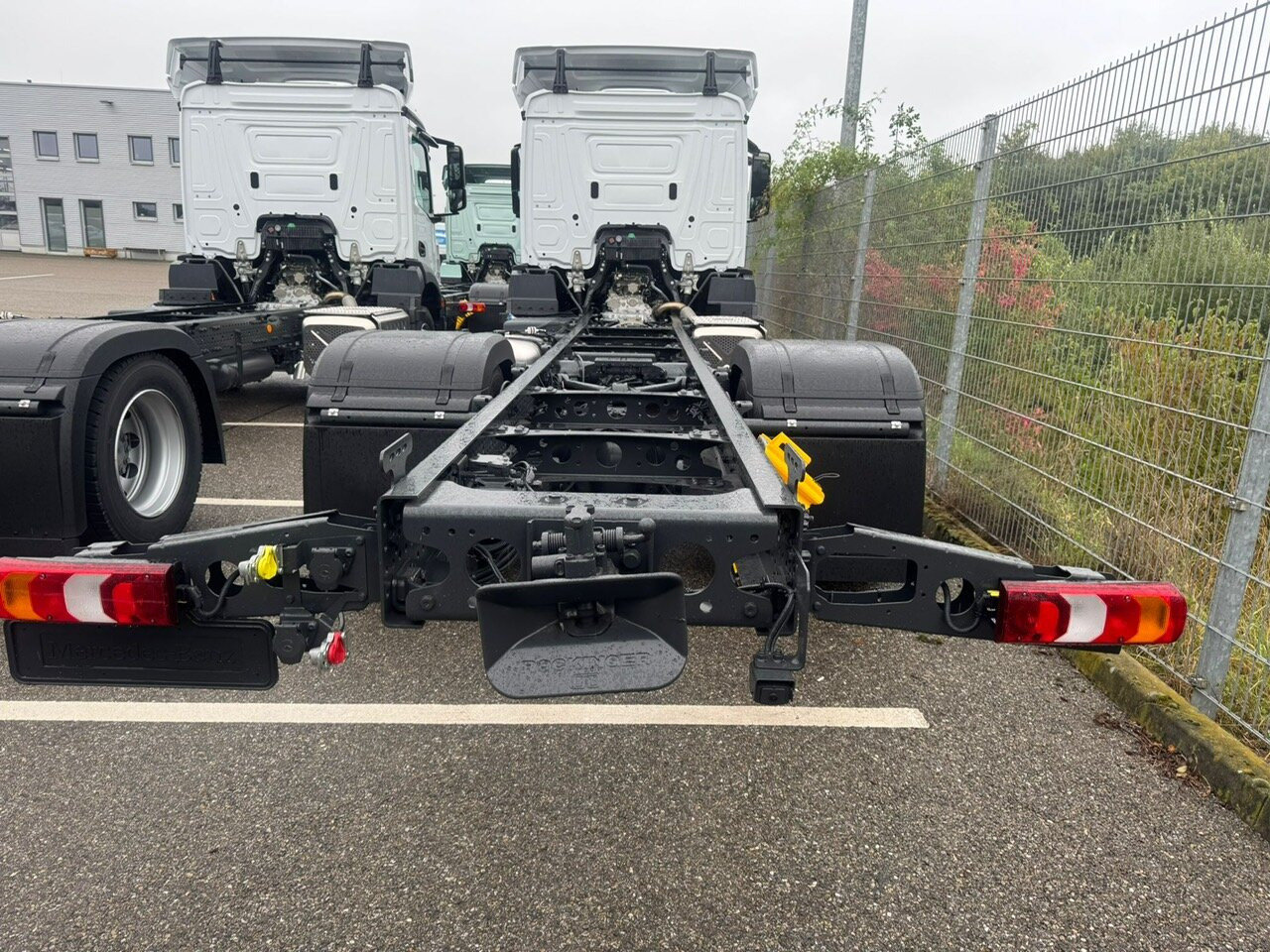 Mercedes-Benz Actros 1827/30 L 4x2 Actros 1827/30 L 4x2, Gardine, LBW - Nákladní automobil valníkový/ Plošinový: obrázek 2 Mercedes-Benz Actros 1827/30 L 4x2 Actros 1827/30 L 4x2, Gardine, LBW - Nákladní automobil valníkový/ Plošinový: obrázek 2