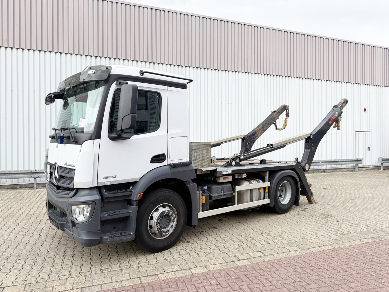 Mercedes-Benz Actros 1832 L 4x2 Actros 1832 L 4x2, Navi, MultimediaCockpit, Funk - Ramenový nosič kontajnerov: obrázek 1 Mercedes-Benz Actros 1832 L 4x2 Actros 1832 L 4x2, Navi, MultimediaCockpit, Funk - Ramenový nosič kontajnerov: obrázek 1