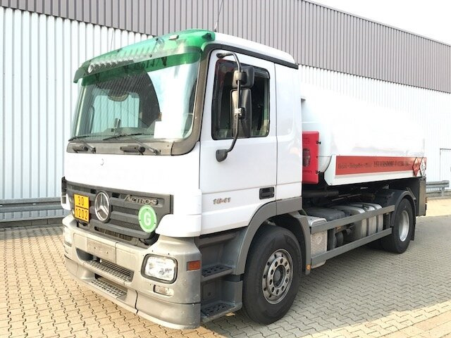 Mercedes-Benz Actros 1841 L 4x2 Actros 1841 L 4x2, Esterer Tankaufbau ca. 13.500l, 2 Kammern - Cisternové vozidlo: obrázek 1 Mercedes-Benz Actros 1841 L 4x2 Actros 1841 L 4x2, Esterer Tankaufbau ca. 13.500l, 2 Kammern - Cisternové vozidlo: obrázek 1