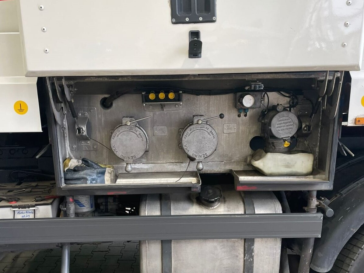 Mercedes-Benz Actros 1844 L 4x2 Actros 1844 L 4x2, Tank 14.250l - Cisternové vozidlo: obrázek 3 Mercedes-Benz Actros 1844 L 4x2 Actros 1844 L 4x2, Tank 14.250l - Cisternové vozidlo: obrázek 3