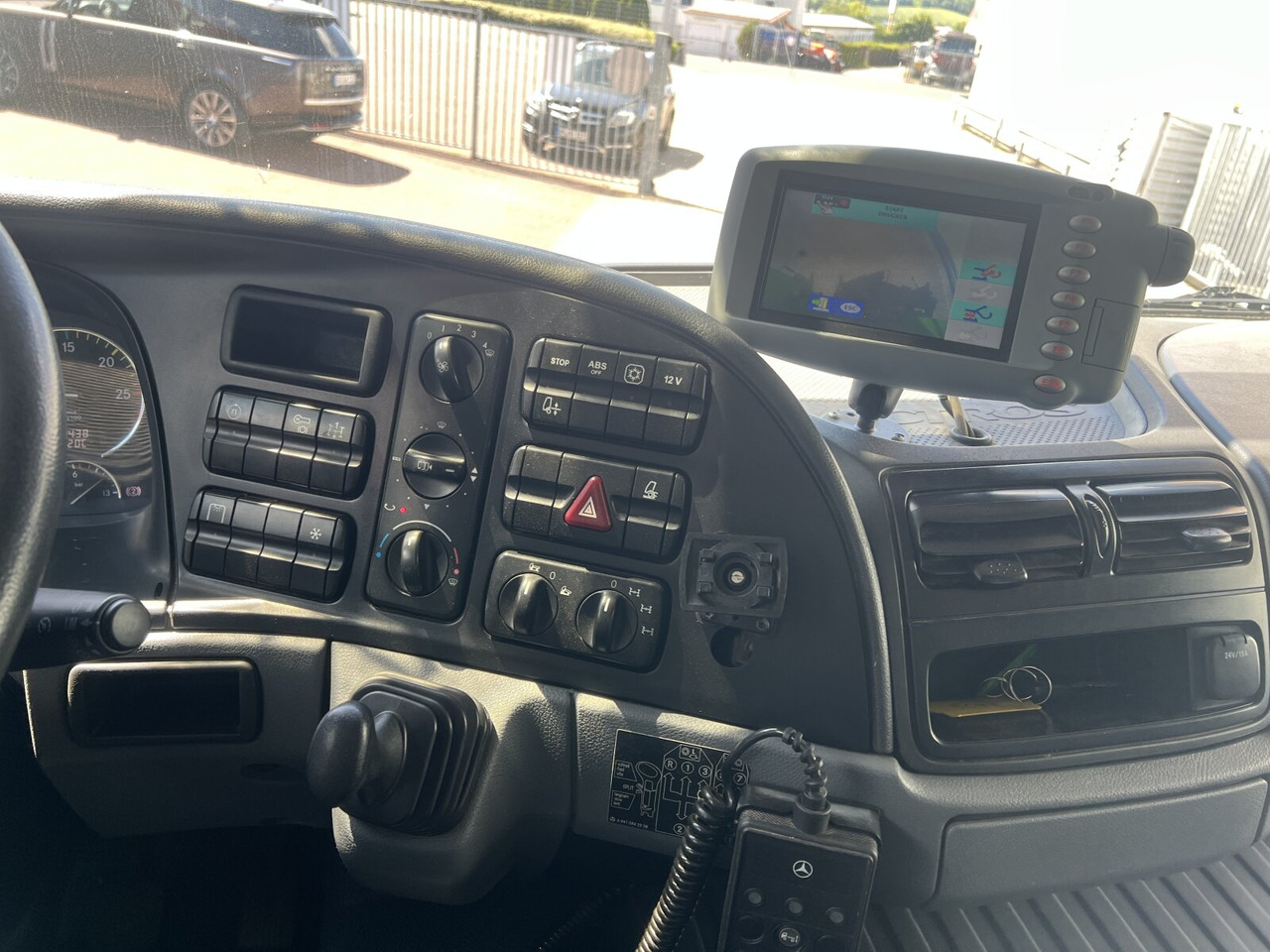 Mercedes-Benz Actros 2032 LA 4x4 Actros 2032 LA 4x4/ Rdstand 3.600 mm - Podvozek s kabinou: obrázek 3 Mercedes-Benz Actros 2032 LA 4x4 Actros 2032 LA 4x4/ Rdstand 3.600 mm - Podvozek s kabinou: obrázek 3