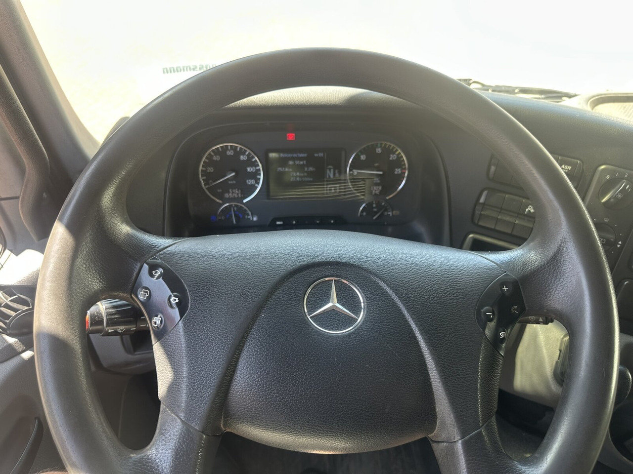 Mercedes-Benz Actros 2532 L 6x2 Actros 2532/41 L 6x2, EEV, Lenkachse - Podvozek s kabinou: obrázek 3 Mercedes-Benz Actros 2532 L 6x2 Actros 2532/41 L 6x2, EEV, Lenkachse - Podvozek s kabinou: obrázek 3