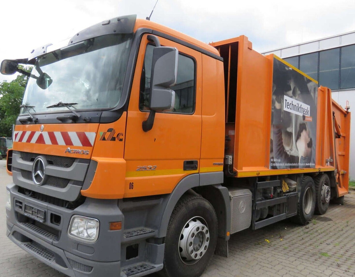 Mercedes-Benz Actros 2532 L 6x2 Actros 2532/41 L 6x2, EEV, Lenkachse, Haller X2C M21, Zöller-Schüttung - Vůz na odvoz odpadků: obrázek 1 Mercedes-Benz Actros 2532 L 6x2 Actros 2532/41 L 6x2, EEV, Lenkachse, Haller X2C M21, Zöller-Schüttung - Vůz na odvoz odpadků: obrázek 1