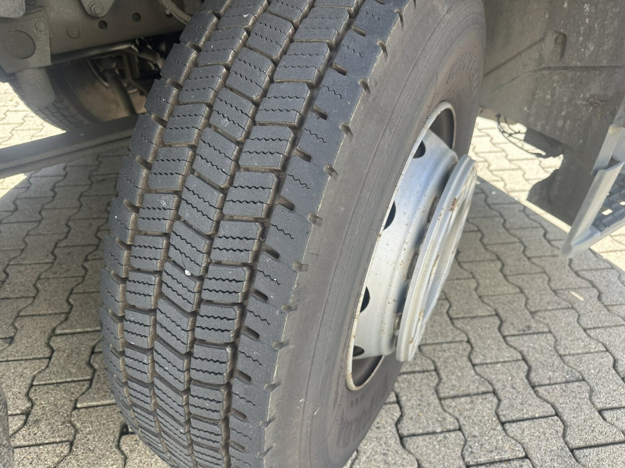 Mercedes-Benz Actros 2532 L 6x2 Actros 2532/41 L 6x2, EEV, Lenkachse, Haller X2C M21, Zöller-Schüttung - Vůz na odvoz odpadků: obrázek 5 Mercedes-Benz Actros 2532 L 6x2 Actros 2532/41 L 6x2, EEV, Lenkachse, Haller X2C M21, Zöller-Schüttung - Vůz na odvoz odpadků: obrázek 5