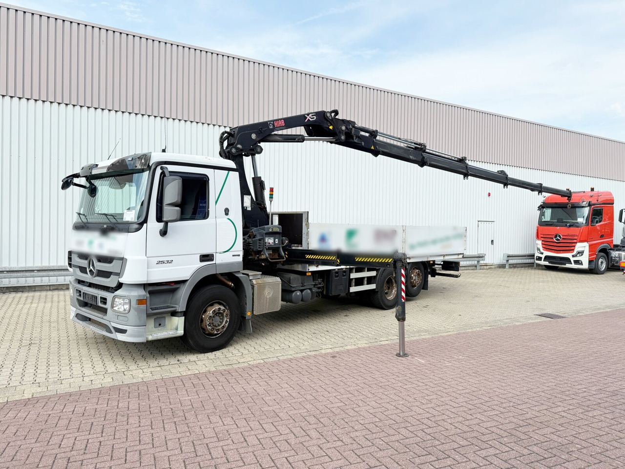 Mercedes-Benz Actros 2532 L 6x2 Actros 2532 L 6x2, Liftachse, Kran Hiab 244EP-5 HiDuo, Funk - Auto s hydraulickou rukou, Nákladní automobil valníkový/ Plošinový: obrázek 1 Mercedes-Benz Actros 2532 L 6x2 Actros 2532 L 6x2, Liftachse, Kran Hiab 244EP-5 HiDuo, Funk - Auto s hydraulickou rukou, Nákladní automobil valníkový/ Plošinový: obrázek 1