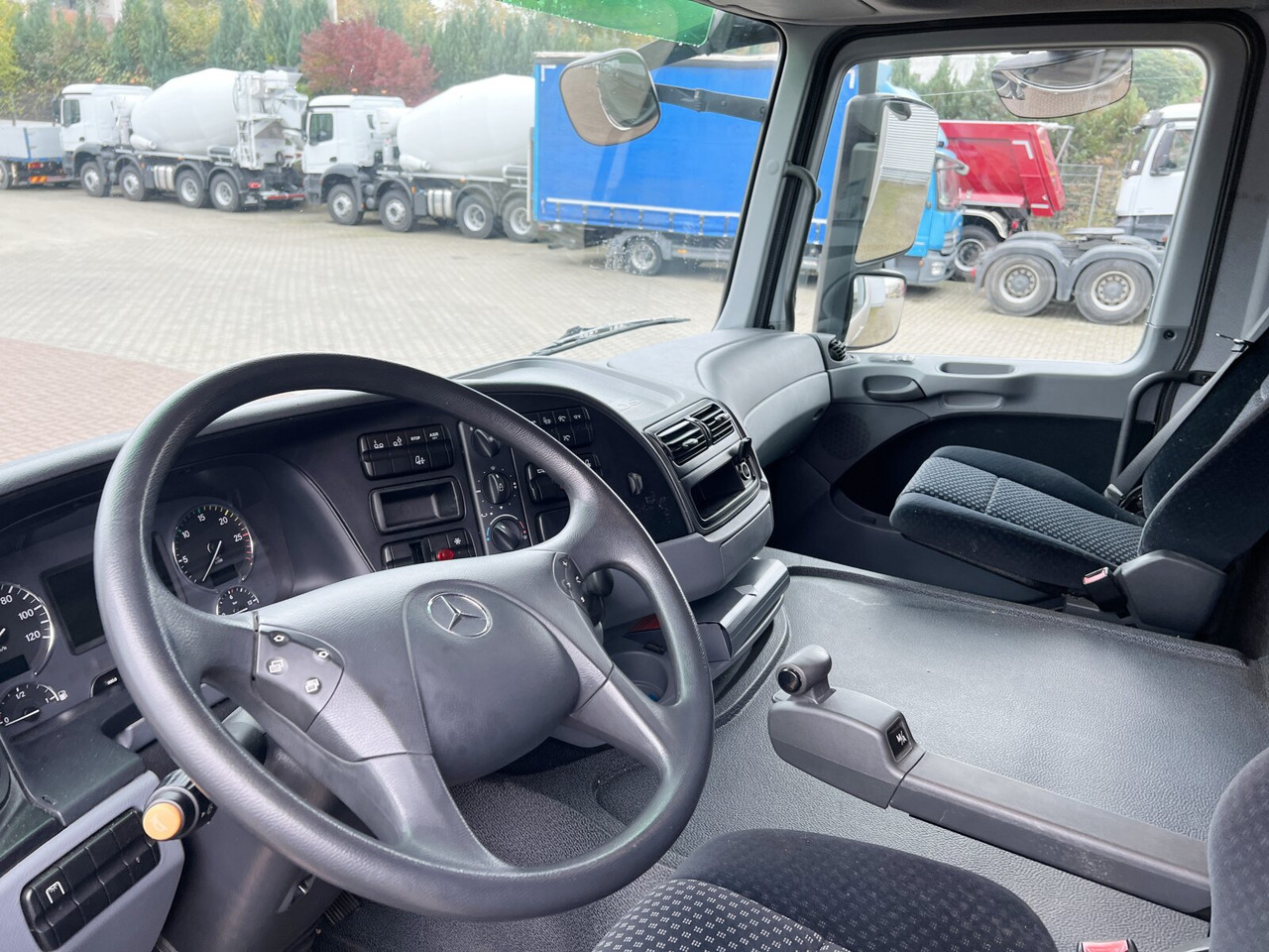 Mercedes-Benz Actros 2532 L 6x2 Actros 2532 L 6x2, Liftachse, LBW Dhollandia - Skříňový nákladní auto: obrázek 2 Mercedes-Benz Actros 2532 L 6x2 Actros 2532 L 6x2, Liftachse, LBW Dhollandia - Skříňový nákladní auto: obrázek 2