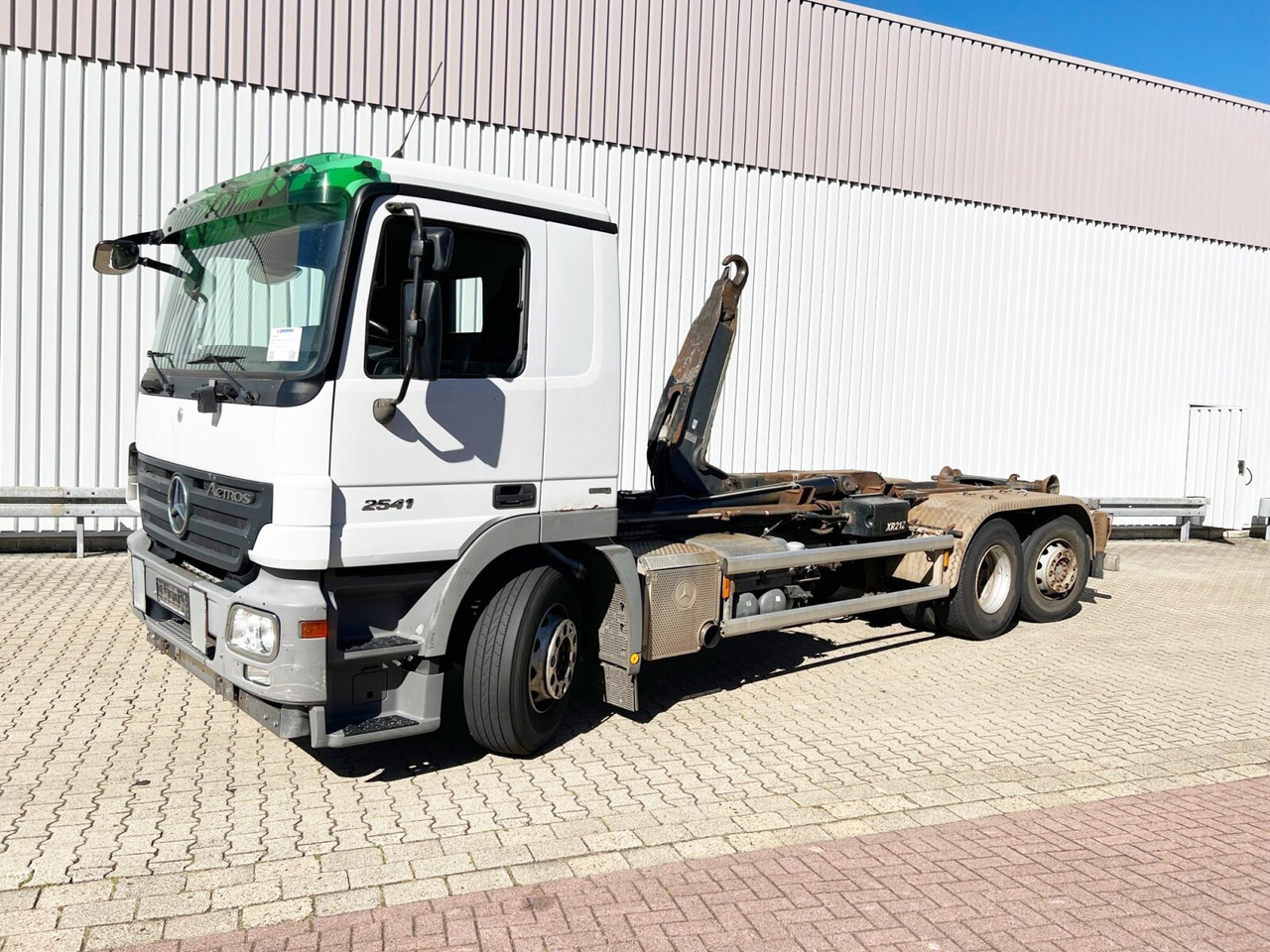 Mercedes-Benz Actros 2541 L 6x2 Actros 2541 L 6x2/48 Retarder, Lenk-/Liftachse - Hákový nosič kontejnerů: obrázek 1 Mercedes-Benz Actros 2541 L 6x2 Actros 2541 L 6x2/48 Retarder, Lenk-/Liftachse - Hákový nosič kontejnerů: obrázek 1