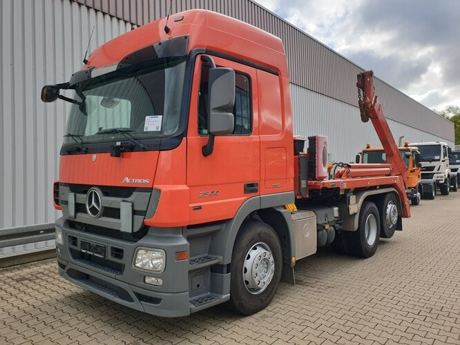Mercedes-Benz Actros 2544 L 6x2 Actros 2544 L 6x2, ADR, Retarder, Lenkachse - Ramenový nosič kontajnerov: obrázek 1 Mercedes-Benz Actros 2544 L 6x2 Actros 2544 L 6x2, ADR, Retarder, Lenkachse - Ramenový nosič kontajnerov: obrázek 1