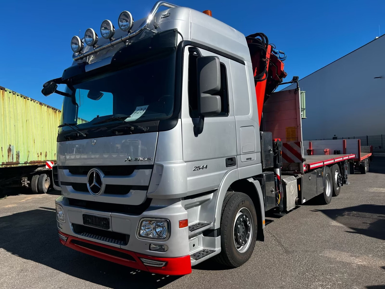 Mercedes-Benz Actros 2544 L 6x2 Actros 2544 L 6x2, Lenkachse, Kran MKG HLK531HP-a5, Funk - Nákladní automobil valníkový/ Plošinový, Auto s hydraulickou rukou: obrázek 1 Mercedes-Benz Actros 2544 L 6x2 Actros 2544 L 6x2, Lenkachse, Kran MKG HLK531HP-a5, Funk - Nákladní automobil valníkový/ Plošinový, Auto s hydraulickou rukou: obrázek 1