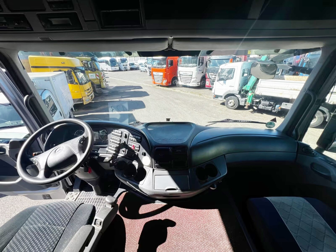 Mercedes-Benz Actros 2544 L 6x2 Actros 2544 L 6x2, Lenkachse, Kran MKG HLK531HP-a5, Funk - Nákladní automobil valníkový/ Plošinový, Auto s hydraulickou rukou: obrázek 2 Mercedes-Benz Actros 2544 L 6x2 Actros 2544 L 6x2, Lenkachse, Kran MKG HLK531HP-a5, Funk - Nákladní automobil valníkový/ Plošinový, Auto s hydraulickou rukou: obrázek 2