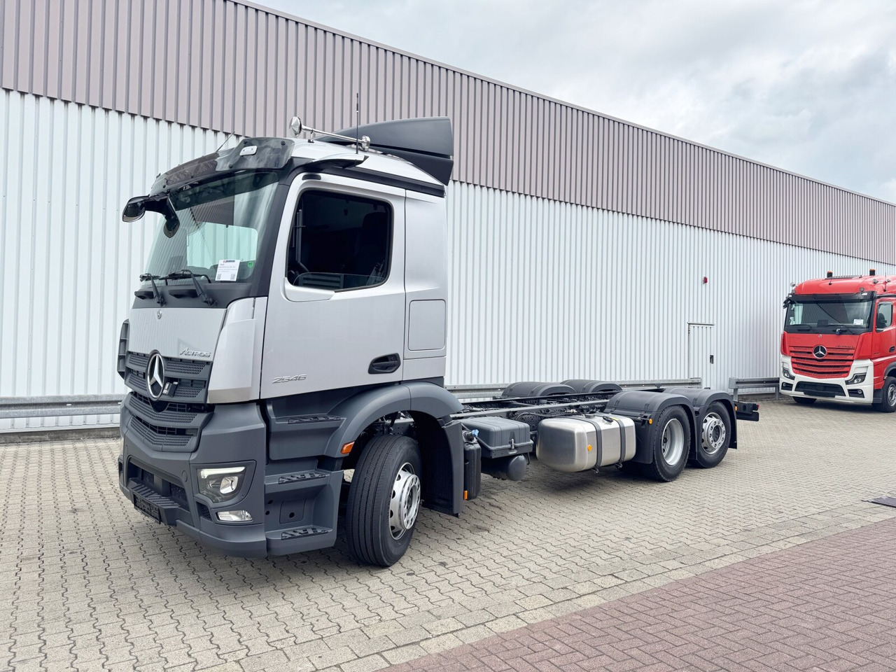Mercedes-Benz Actros 2546 L 6x2 Actros 2546 L 6x2, Retarder, Lenk-/Lift, LED, Navi, ADR, MirrorCam, MultimediaCockpit - Podvozek s kabinou: obrázek 1 Mercedes-Benz Actros 2546 L 6x2 Actros 2546 L 6x2, Retarder, Lenk-/Lift, LED, Navi, ADR, MirrorCam, MultimediaCockpit - Podvozek s kabinou: obrázek 1