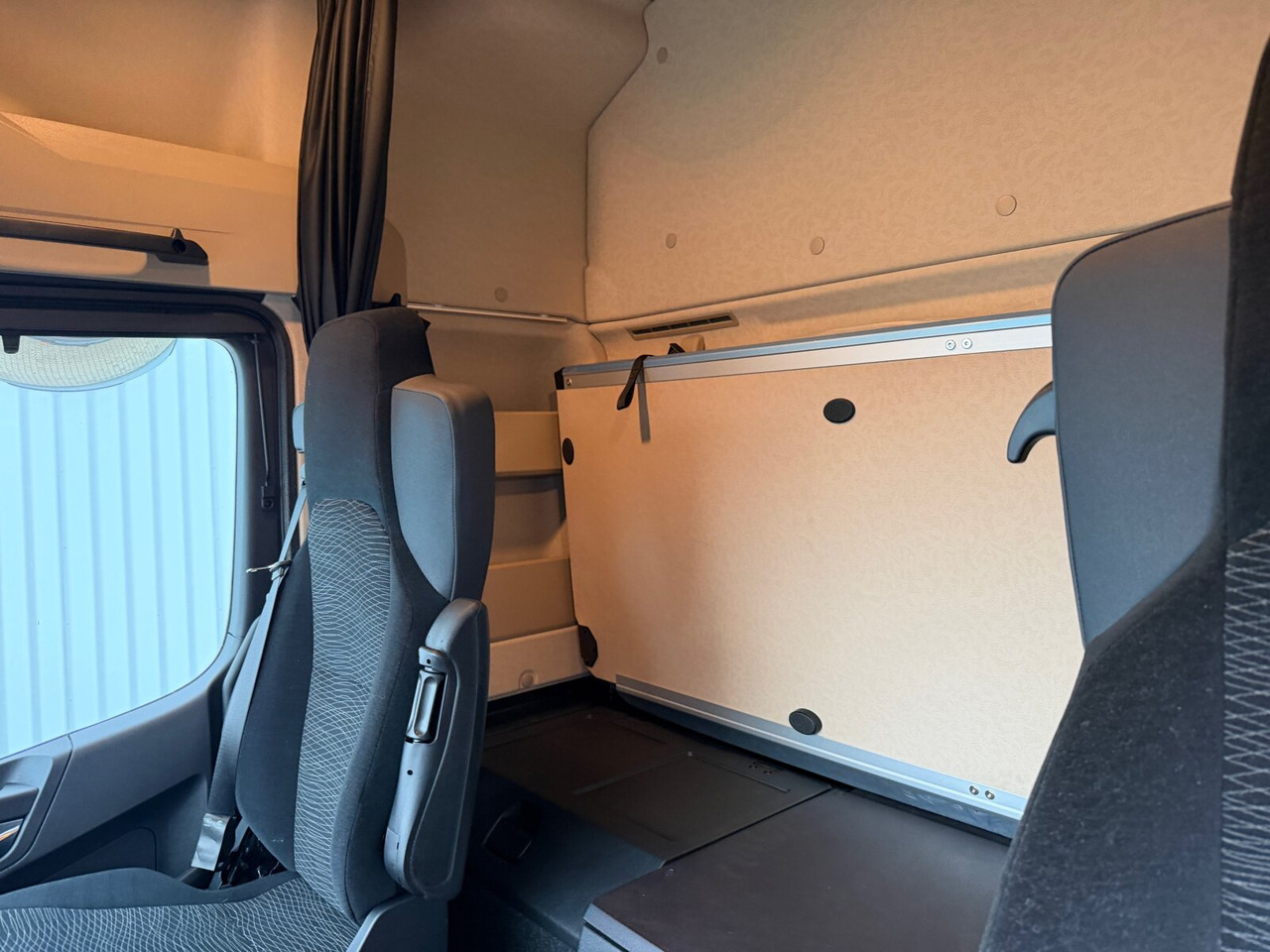 Mercedes-Benz Actros 2546 L 6x2 Actros 2546 L 6x2, Retarder, Lenk-/Liftachse, MultimediaCockpit, StreamSpace - Podvozek s kabinou: obrázek 5 Mercedes-Benz Actros 2546 L 6x2 Actros 2546 L 6x2, Retarder, Lenk-/Liftachse, MultimediaCockpit, StreamSpace - Podvozek s kabinou: obrázek 5