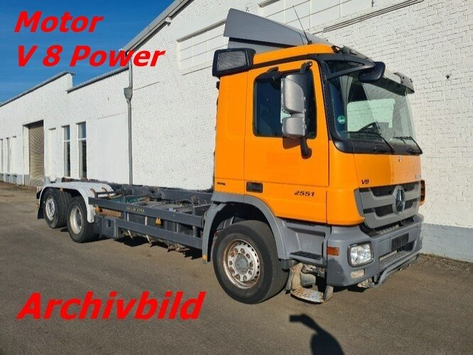 Mercedes-Benz Actros 2551 L 6x2 Actros 2551L/6x2, Lenk-Liftachse V 8 Motor - Podvozek s kabinou: obrázek 1 Mercedes-Benz Actros 2551 L 6x2 Actros 2551L/6x2, Lenk-Liftachse V 8 Motor - Podvozek s kabinou: obrázek 1