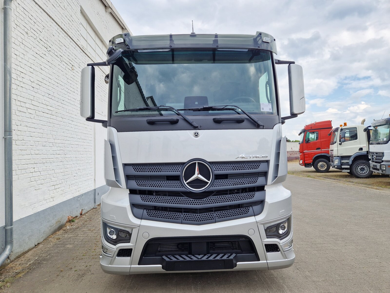 Mercedes-Benz Actros 2553 LL 6x2 Actros 2553 LL 6x2/46, Retarder, Liftachse, MultimediaCockpit, LED, Navi - Hákový nosič kontejnerů: obrázek 3 Mercedes-Benz Actros 2553 LL 6x2 Actros 2553 LL 6x2/46, Retarder, Liftachse, MultimediaCockpit, LED, Navi - Hákový nosič kontejnerů: obrázek 3