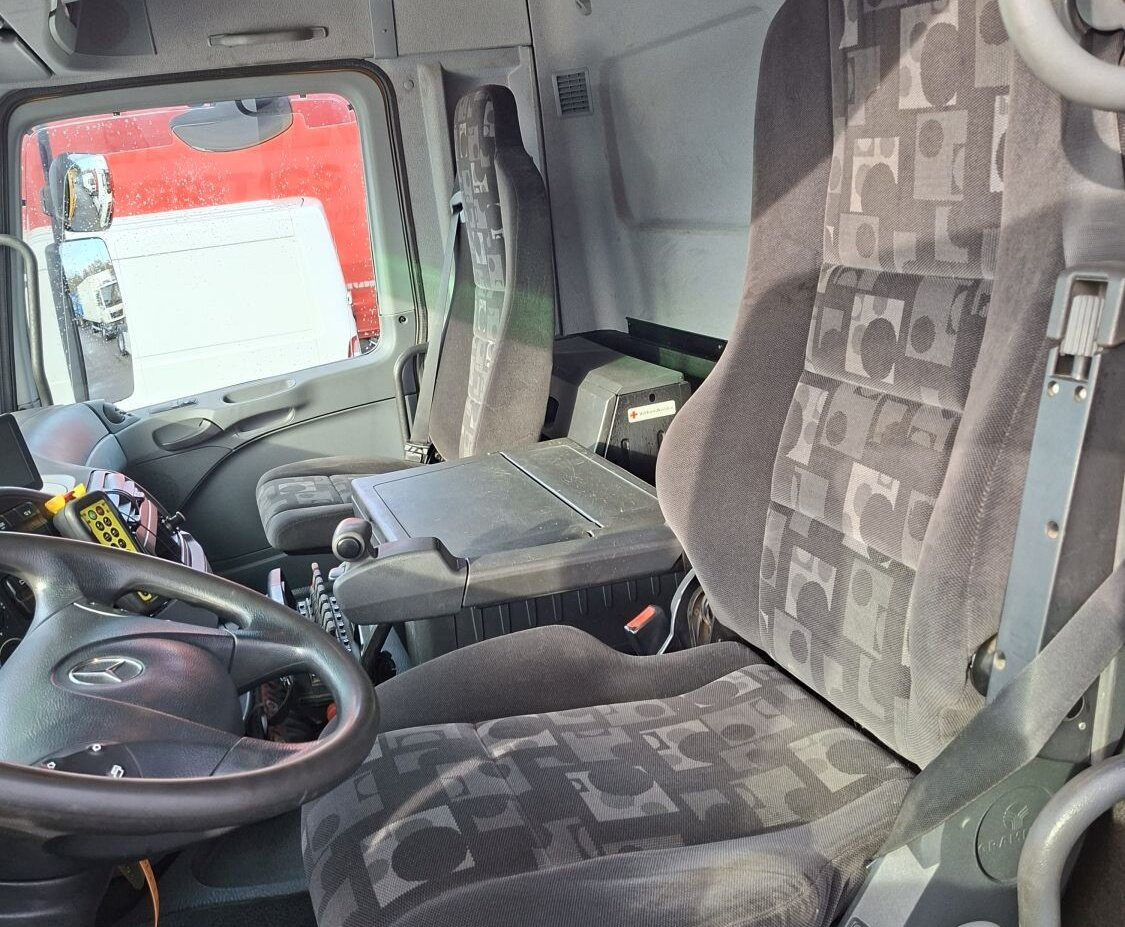 Mercedes-Benz Actros 4146 K 8x4/4 Actros 4146 K 8x4/4, Retarder, Kran Hiab XS 477 E-7 HiPro, Bj. 2010, Flyjib, Seilwinde, Funk - Hákový nosič kontejnerů, Auto s hydraulickou rukou: obrázek 3 Mercedes-Benz Actros 4146 K 8x4/4 Actros 4146 K 8x4/4, Retarder, Kran Hiab XS 477 E-7 HiPro, Bj. 2010, Flyjib, Seilwinde, Funk - Hákový nosič kontejnerů, Auto s hydraulickou rukou: obrázek 3