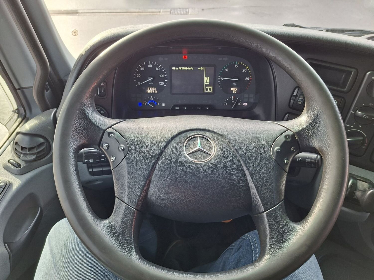 Mercedes-Benz Actros 4146 K 8x4/4 Actros 4146 K 8x4/4, Retarder, Kran Hiab XS 477 E-7 HiPro, Bj. 2010, Flyjib, Seilwinde, Funk - Hákový nosič kontejnerů, Auto s hydraulickou rukou: obrázek 4 Mercedes-Benz Actros 4146 K 8x4/4 Actros 4146 K 8x4/4, Retarder, Kran Hiab XS 477 E-7 HiPro, Bj. 2010, Flyjib, Seilwinde, Funk - Hákový nosič kontejnerů, Auto s hydraulickou rukou: obrázek 4