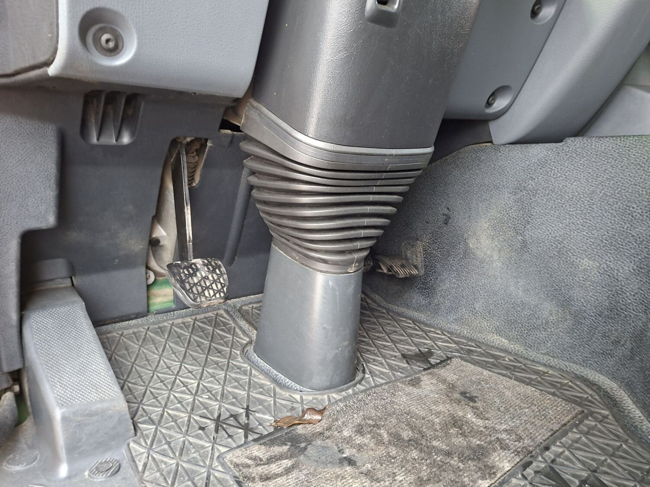 Hákový nosič kontejnerů, Auto s hydraulickou rukou Mercedes-Benz Actros 4146 K 8x4/4 Actros 4146 K 8x4/4, Retarder, Kran Hiab XS 477 E-7 HiPro, Flyjib, Seilwinde, Funk: obrázek 6 Hákový nosič kontejnerů, Auto s hydraulickou rukou Mercedes-Benz Actros 4146 K 8x4/4 Actros 4146 K 8x4/4, Retarder, Kran Hiab XS 477 E-7 HiPro, Flyjib, Seilwinde, Funk: obrázek 6