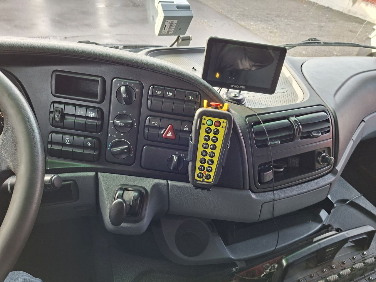 Mercedes-Benz Actros 4146 K 8x4/4 Actros 4146 K 8x4/4, Retarder, Kran Hiab XS 477 E-7 HiPro, Flyjib, Seilwinde, Funk - Hákový nosič kontejnerů, Auto s hydraulickou rukou: obrázek 5 Mercedes-Benz Actros 4146 K 8x4/4 Actros 4146 K 8x4/4, Retarder, Kran Hiab XS 477 E-7 HiPro, Flyjib, Seilwinde, Funk - Hákový nosič kontejnerů, Auto s hydraulickou rukou: obrázek 5