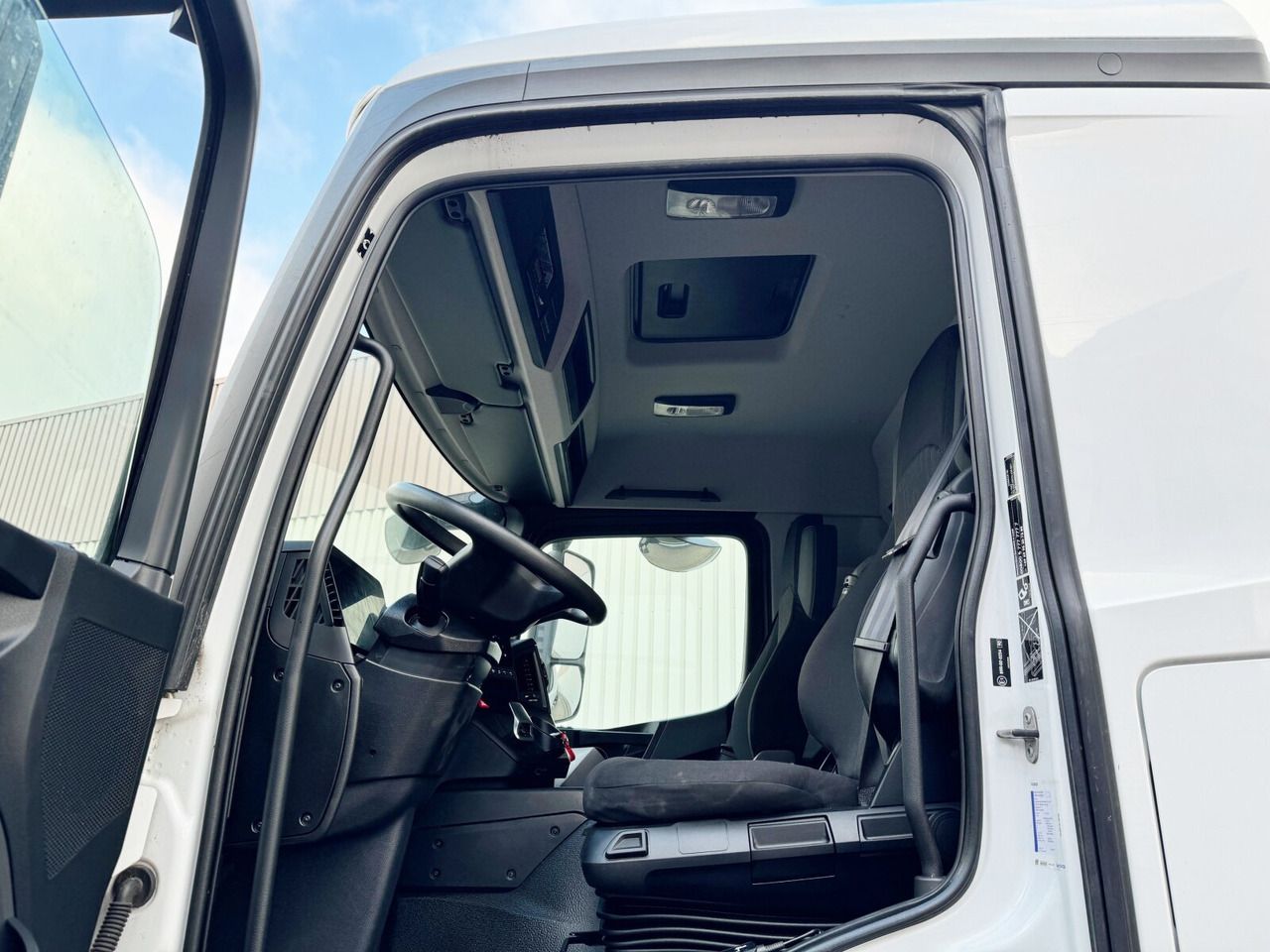 Interior photo 2: Mercedes-Benz Arocs 1840 L 4x2 Arocs 1840 L 4x2, MultimediaCockpit, Navi leasing Mercedes-Benz Arocs 1840 L 4x2 Arocs 1840 L 4x2, MultimediaCockpit, Navi Interior photo 2: Mercedes-Benz Arocs 1840 L 4x2 Arocs 1840 L 4x2, MultimediaCockpit, Navi leasing Mercedes-Benz Arocs 1840 L 4x2 Arocs 1840 L 4x2, MultimediaCockpit, Navi