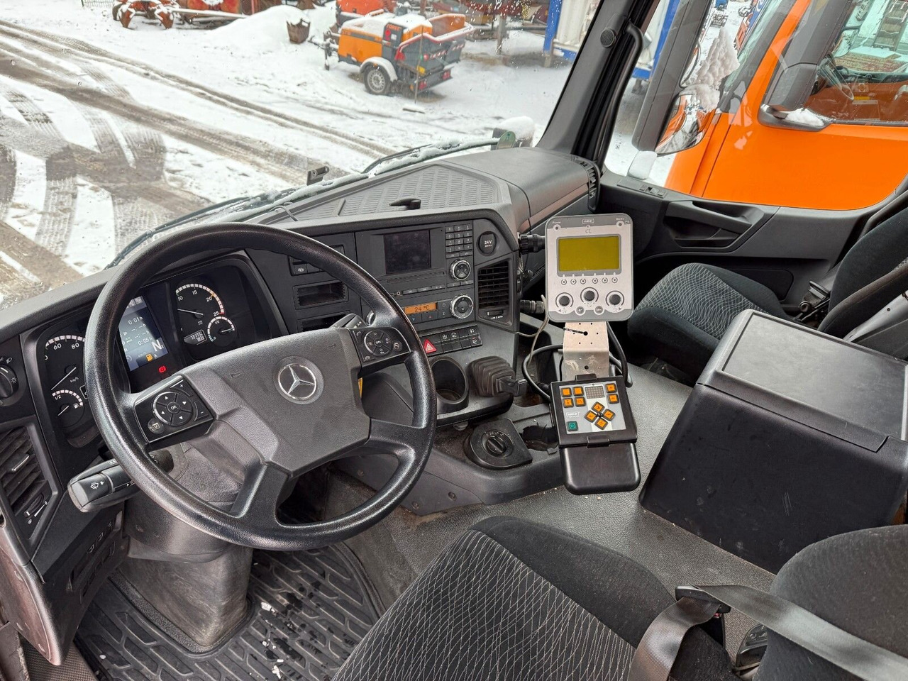 Mercedes-Benz Arocs 2036 AK 4x4 Arocs 2036 AK 4x4, Grounder, Motorabtrieb, Bordmatik, Winterdienstausstattung - Sklápěč: obrázek 5 Mercedes-Benz Arocs 2036 AK 4x4 Arocs 2036 AK 4x4, Grounder, Motorabtrieb, Bordmatik, Winterdienstausstattung - Sklápěč: obrázek 5