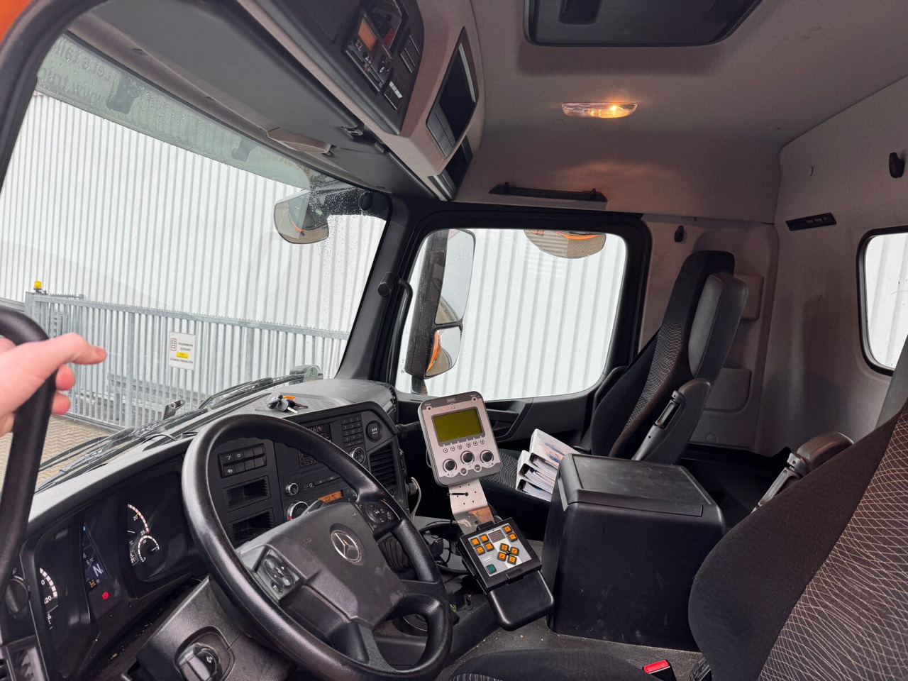 Mercedes-Benz Arocs 2036 AK 4x4 Arocs 2036 AK 4x4, Grounder, Motorabtrieb, Bordmatik, Winterdienstausstattung - Sklápěč: obrázek 4 Mercedes-Benz Arocs 2036 AK 4x4 Arocs 2036 AK 4x4, Grounder, Motorabtrieb, Bordmatik, Winterdienstausstattung - Sklápěč: obrázek 4