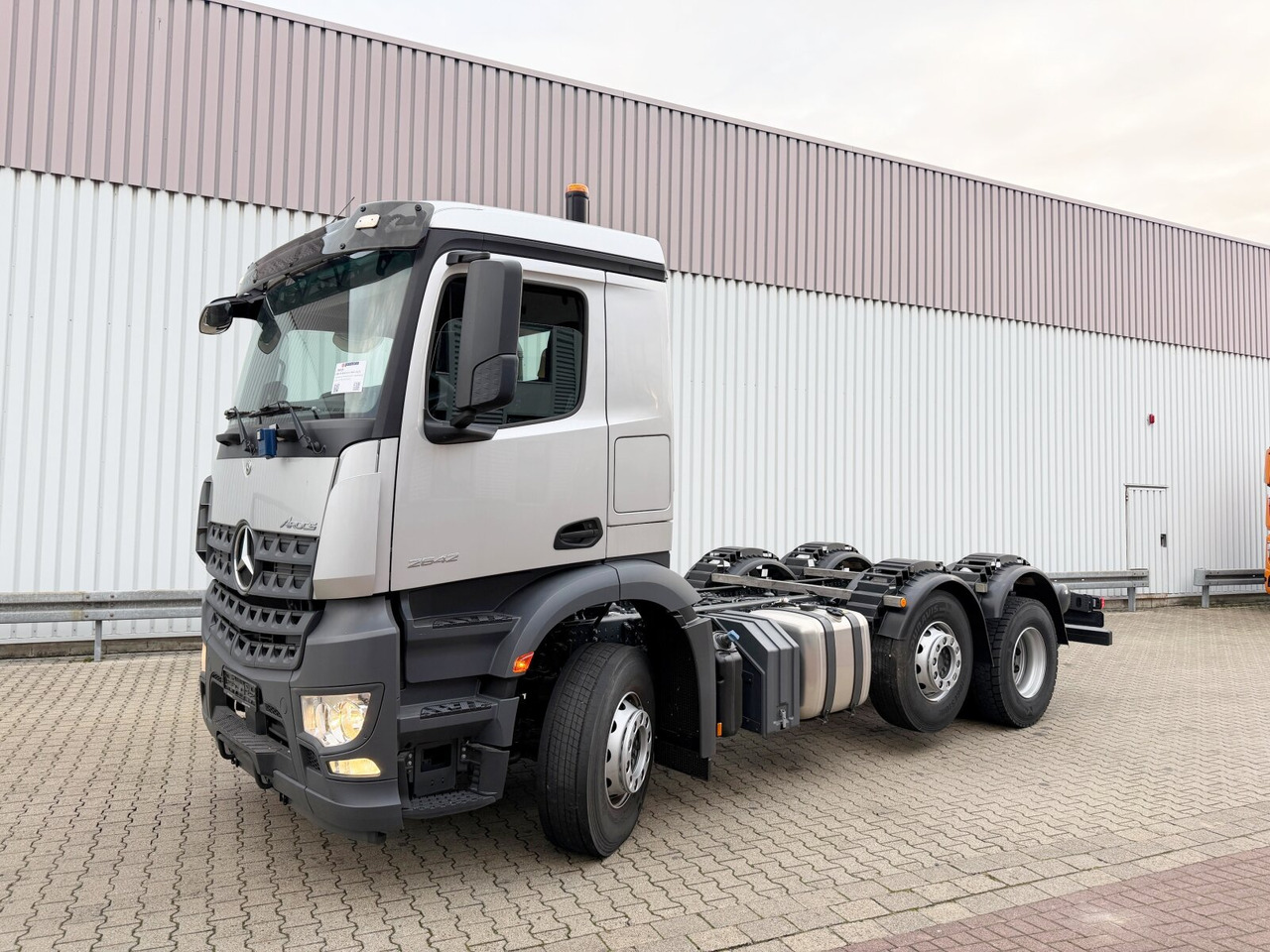 Mercedes-Benz Arocs 2542 L 6x2/4 Arocs 2542 L 6x2/4, Vorlauflenk-/liftachse, Navi, MultimediaCockpit - Podvozek s kabinou: obrázek 1 Mercedes-Benz Arocs 2542 L 6x2/4 Arocs 2542 L 6x2/4, Vorlauflenk-/liftachse, Navi, MultimediaCockpit - Podvozek s kabinou: obrázek 1