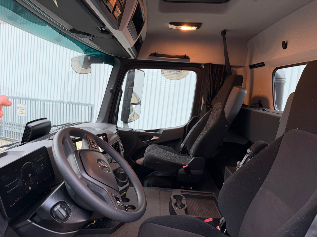 Mercedes-Benz Arocs 2542 L 6x2/4 Arocs 2542 L 6x2/4, Vorlauflenk-/liftachse, Navi, MultimediaCockpit - Podvozek s kabinou: obrázek 2 Mercedes-Benz Arocs 2542 L 6x2/4 Arocs 2542 L 6x2/4, Vorlauflenk-/liftachse, Navi, MultimediaCockpit - Podvozek s kabinou: obrázek 2