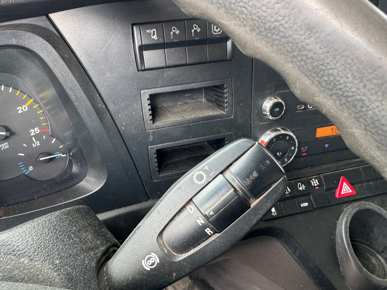 Lesovůz, Auto s hydraulickou rukou Mercedes-Benz Arocs 2651 L 6x4 Arocs 2651 L 6x4, Retarder, StreamSpace, Heckkran Epsilon M120L80: obrázek 6