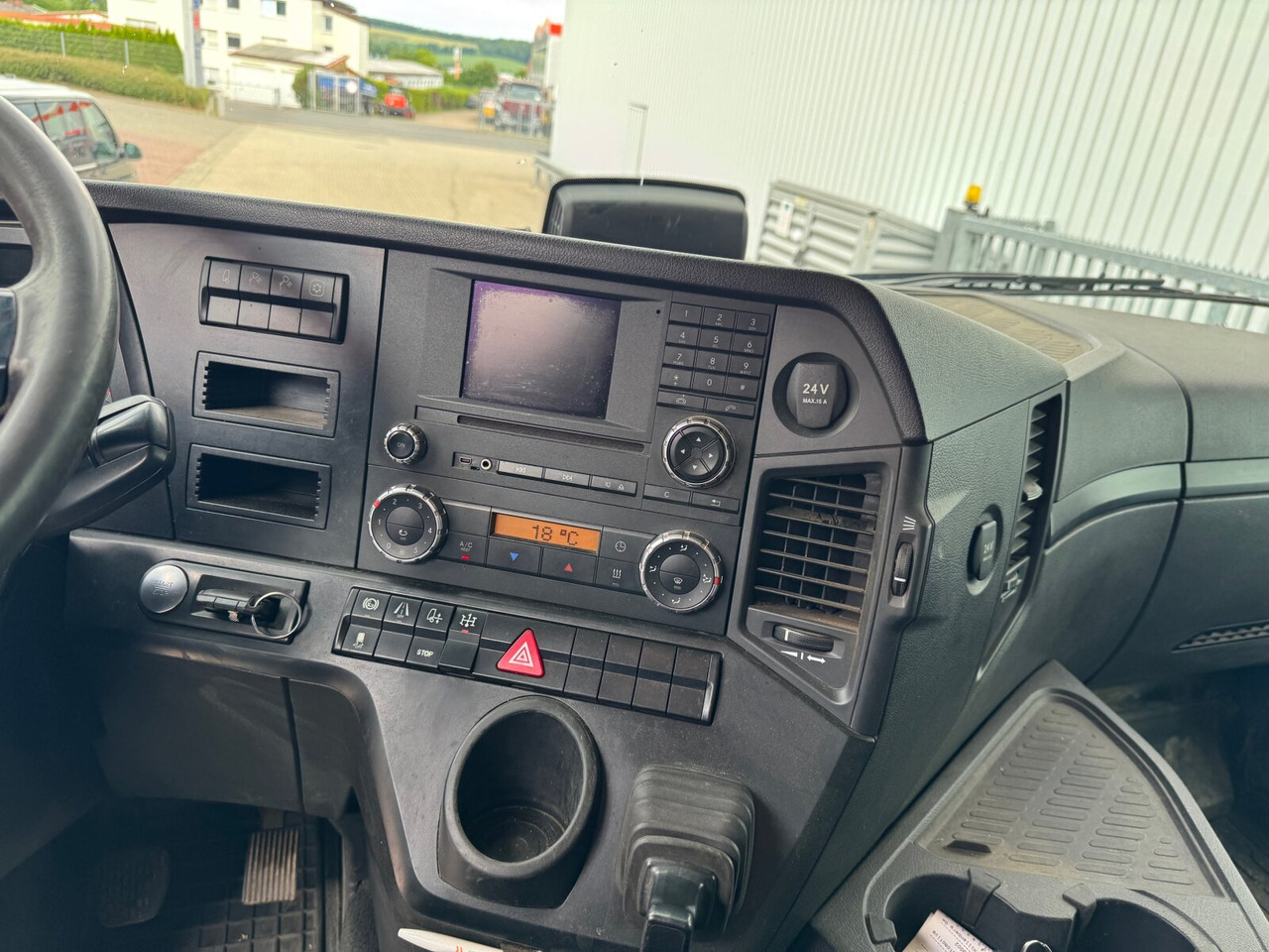 Lesovůz, Auto s hydraulickou rukou Mercedes-Benz Arocs 2651 L 6x4 Arocs 2651 L 6x4, Retarder, StreamSpace, Heckkran Epsilon M120L80: obrázek 7