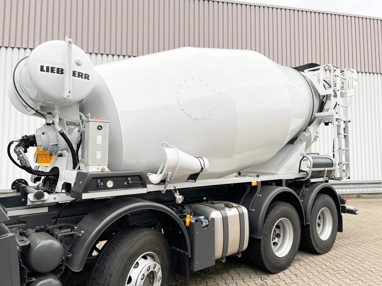Mercedes-Benz Arocs 3240 B 8x4/4 Arocs 3240 B 8x4/4, Liebherr HTM 905 Mischer ca. 9m³, Multimedia Cockpit, Navi - Autodomíchávač: obrázek 3 Mercedes-Benz Arocs 3240 B 8x4/4 Arocs 3240 B 8x4/4, Liebherr HTM 905 Mischer ca. 9m³, Multimedia Cockpit, Navi - Autodomíchávač: obrázek 3