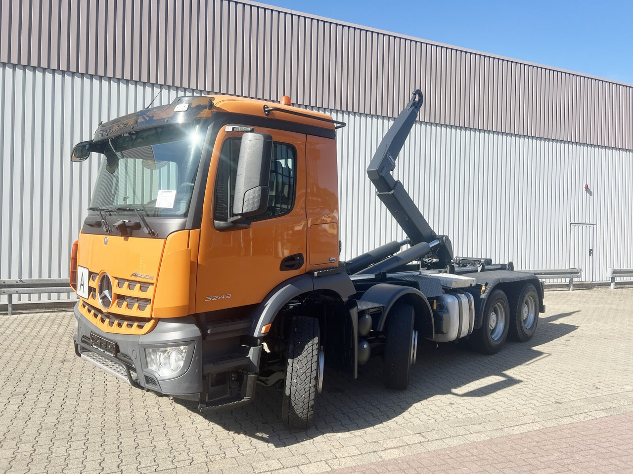 Mercedes-Benz Arocs 3243 LK 8x4/4 Arocs 3243 LK 8x4/4, Motorabtrieb - Hákový nosič kontejnerů: obrázek 1 Mercedes-Benz Arocs 3243 LK 8x4/4 Arocs 3243 LK 8x4/4, Motorabtrieb - Hákový nosič kontejnerů: obrázek 1