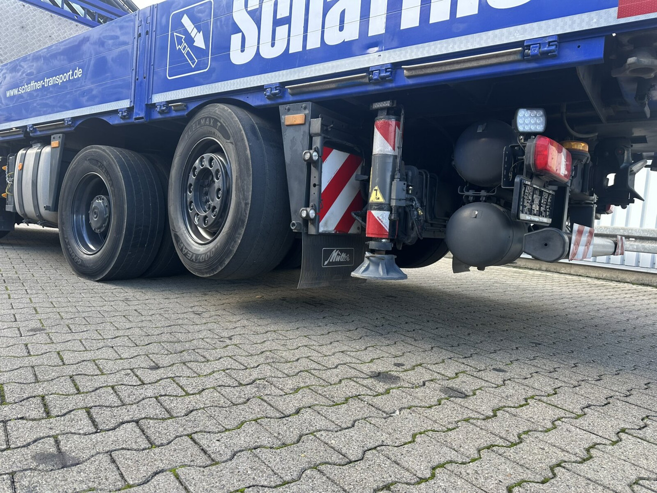 Mercedes-Benz Arocs 3245 L 8x2/6 Arocs 3245 L 8x2/6, Kran Fassi F 545 RA 2.26 XE, Jib, Funk, 29,7 m - 400 kg - Auto s hydraulickou rukou, Nákladní automobil valníkový/ Plošinový: obrázek 4 Mercedes-Benz Arocs 3245 L 8x2/6 Arocs 3245 L 8x2/6, Kran Fassi F 545 RA 2.26 XE, Jib, Funk, 29,7 m - 400 kg - Auto s hydraulickou rukou, Nákladní automobil valníkový/ Plošinový: obrázek 4