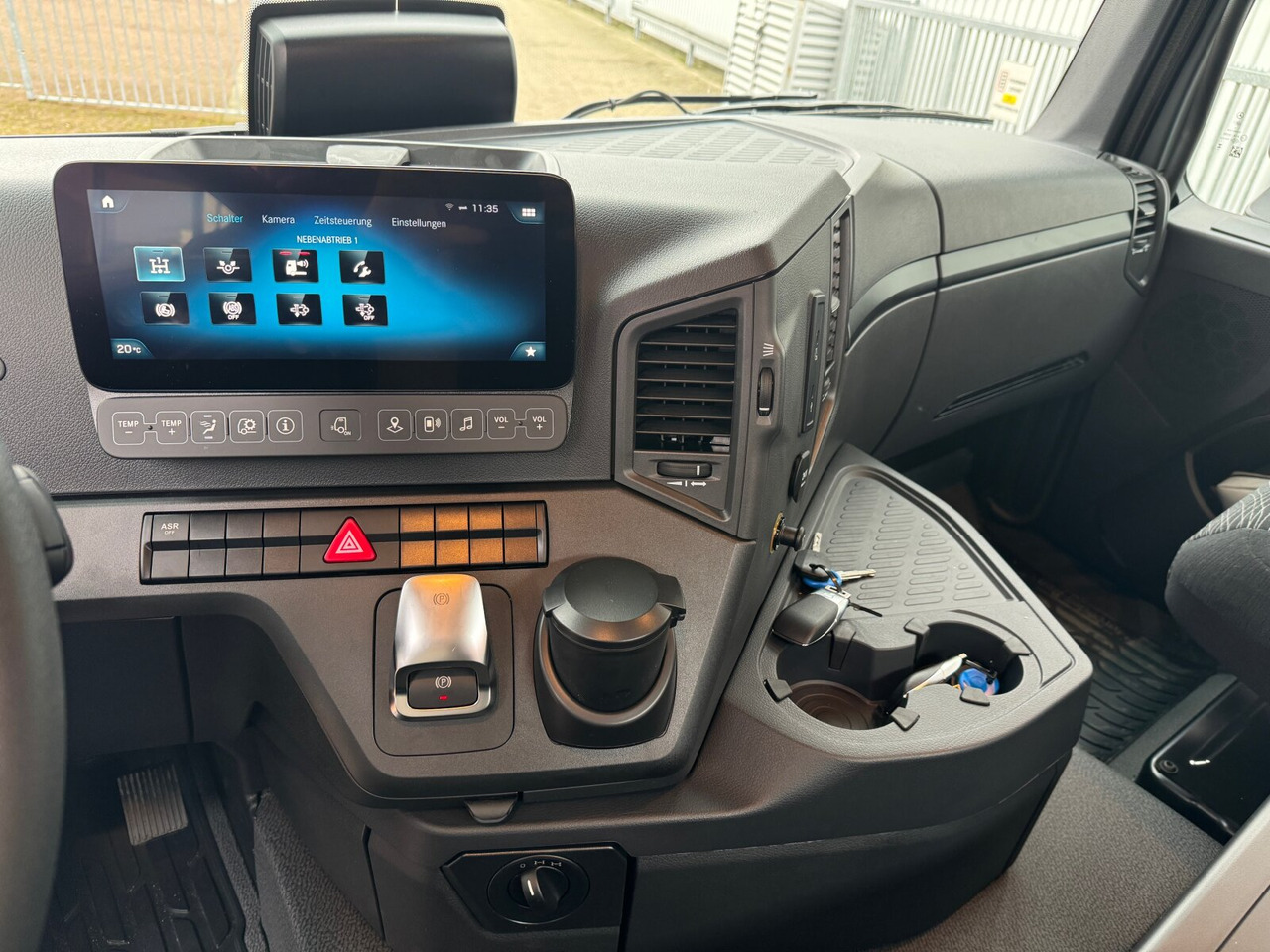 Mercedes-Benz Arocs 3248 K 8x4 Arocs 3248 K 8x4, Navi, Multimedia Cockpit leasing Mercedes-Benz Arocs 3248 K 8x4 Arocs 3248 K 8x4, Navi, Multimedia Cockpit: obrázek 4