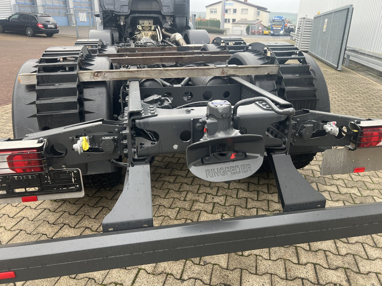 Mercedes-Benz Arocs 3251 L 8x4/4 Arocs 3251 L 8x4/4, mit Motorabtrieb C plus NA - Podvozek s kabinou: obrázek 4 Mercedes-Benz Arocs 3251 L 8x4/4 Arocs 3251 L 8x4/4, mit Motorabtrieb C plus NA - Podvozek s kabinou: obrázek 4