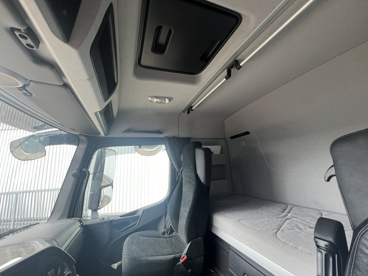 Mercedes-Benz Arocs 3253 K 8x4/4 Arocs 3253 K 8x4/4, Retarder, Motorabtrieb - Hákový nosič kontejnerů: obrázek 5 Mercedes-Benz Arocs 3253 K 8x4/4 Arocs 3253 K 8x4/4, Retarder, Motorabtrieb - Hákový nosič kontejnerů: obrázek 5