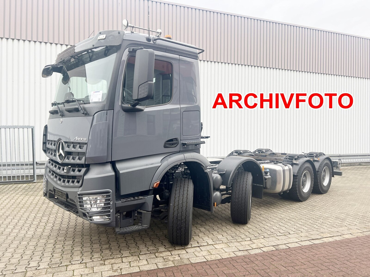 Mercedes-Benz Arocs 3253 L 8x4/4 Arocs 3253 L 8x4/4, MultimediaCockpit, Navi, Motorabtrieb - Podvozek s kabinou: obrázek 1 Mercedes-Benz Arocs 3253 L 8x4/4 Arocs 3253 L 8x4/4, MultimediaCockpit, Navi, Motorabtrieb - Podvozek s kabinou: obrázek 1