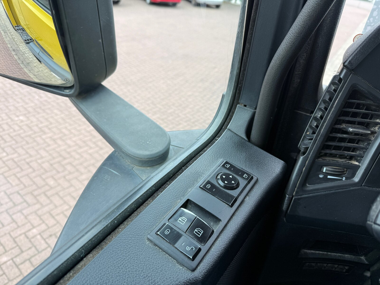 Hákový nosič kontejnerů Mercedes-Benz Arocs 3363 K 6x4 Arocs 3363 K 6x4, Grounder, Turbo-Retarder-Kupplung: obrázek 9