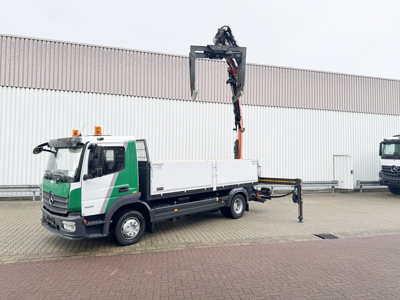 Mercedes-Benz Atego 1223 L 4x2 Atego 1223 L 4x2 mit Heckkran Atlas 88.3-A2L, Funk - Auto s hydraulickou rukou, Nákladní automobil valníkový/ Plošinový: obrázek 1 Mercedes-Benz Atego 1223 L 4x2 Atego 1223 L 4x2 mit Heckkran Atlas 88.3-A2L, Funk - Auto s hydraulickou rukou, Nákladní automobil valníkový/ Plošinový: obrázek 1