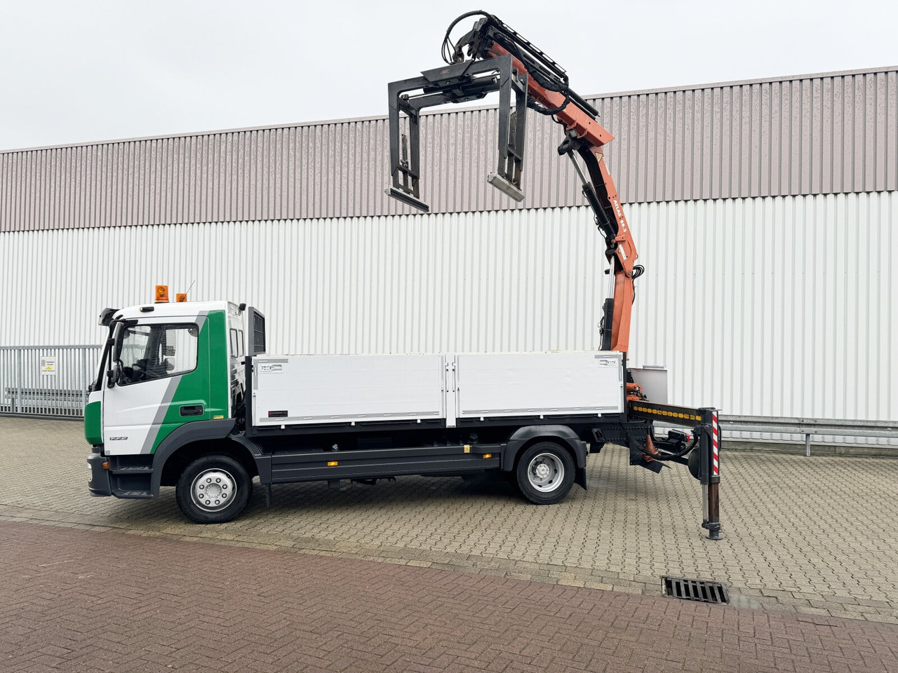 Mercedes-Benz Atego 1223 L 4x2 Atego 1223 L 4x2 mit Heckkran Atlas 88.3-A2L, Funk - Auto s hydraulickou rukou, Nákladní automobil valníkový/ Plošinový: obrázek 2 Mercedes-Benz Atego 1223 L 4x2 Atego 1223 L 4x2 mit Heckkran Atlas 88.3-A2L, Funk - Auto s hydraulickou rukou, Nákladní automobil valníkový/ Plošinový: obrázek 2