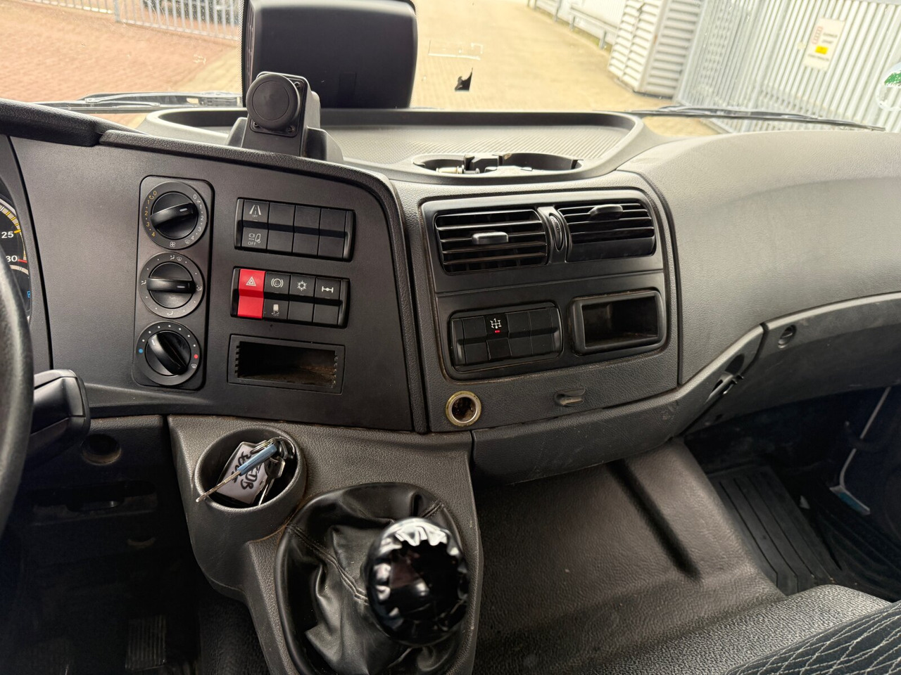 Mercedes-Benz Atego 1224 K 4x2 Atego 1224 K 4x2, Meiller 3-S-Kipper 2x AHK Öl - Sklápěč: obrázek 4 Mercedes-Benz Atego 1224 K 4x2 Atego 1224 K 4x2, Meiller 3-S-Kipper 2x AHK Öl - Sklápěč: obrázek 4