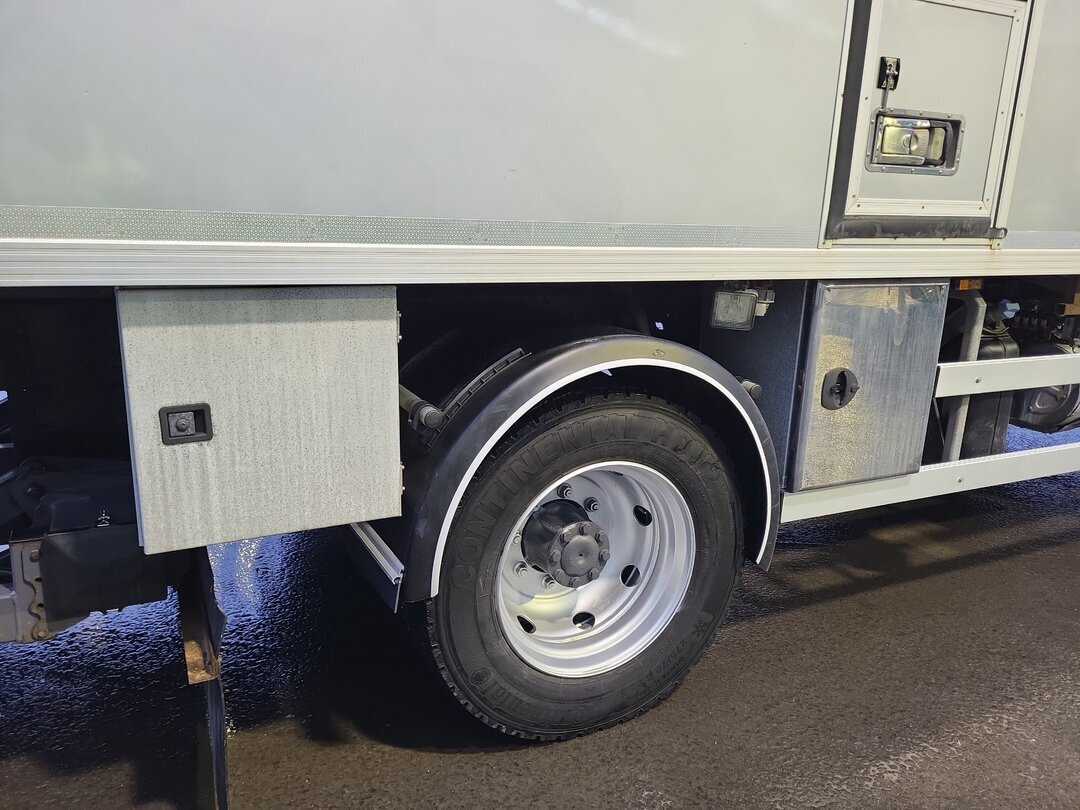 Mercedes-Benz Atego 1330 4x4 Atego 1330 4x4, Iso-Koffer mit Heizung und LBW - Skříňový nákladní auto: obrázek 5 Mercedes-Benz Atego 1330 4x4 Atego 1330 4x4, Iso-Koffer mit Heizung und LBW - Skříňový nákladní auto: obrázek 5