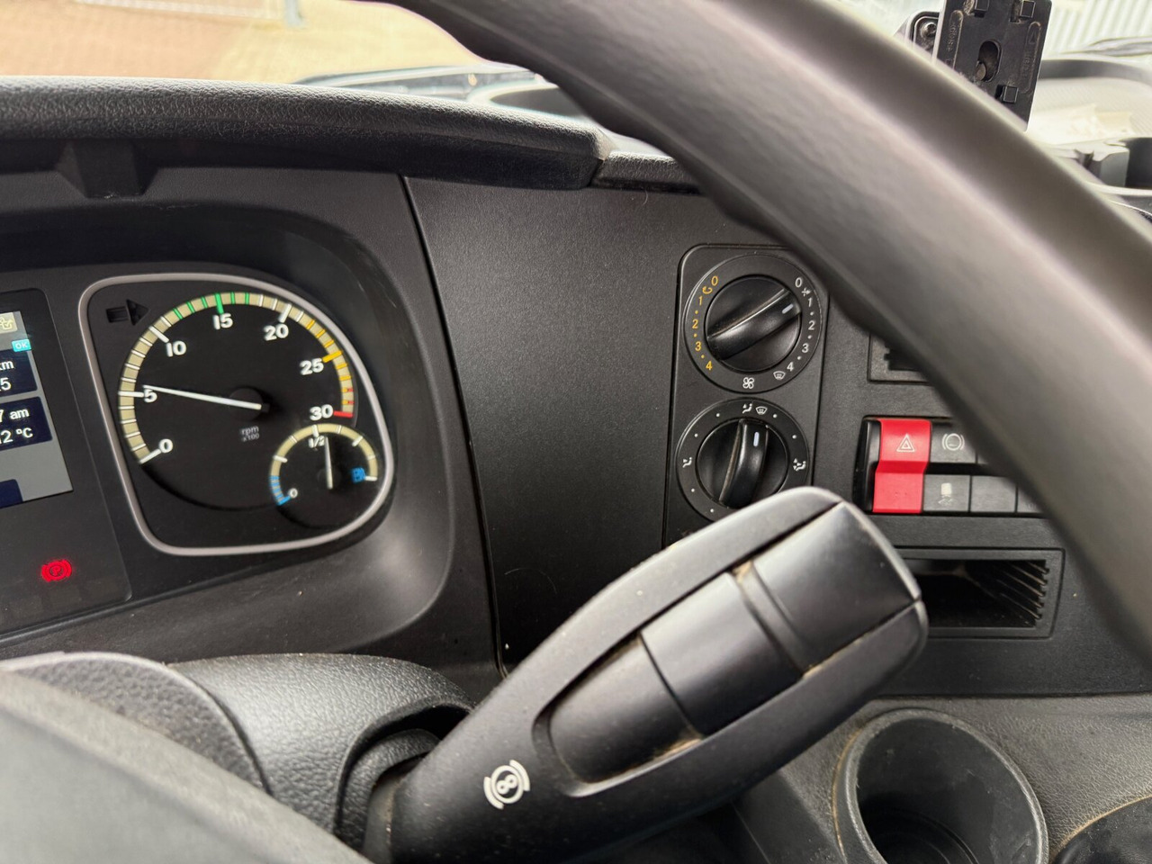 Mercedes-Benz Atego 1630 K 4x2 Atego 1630 K 4x2, Meiller 3-Seiten, 2 x AHK Öl - Sklápěč: obrázek 4 Mercedes-Benz Atego 1630 K 4x2 Atego 1630 K 4x2, Meiller 3-Seiten, 2 x AHK Öl - Sklápěč: obrázek 4