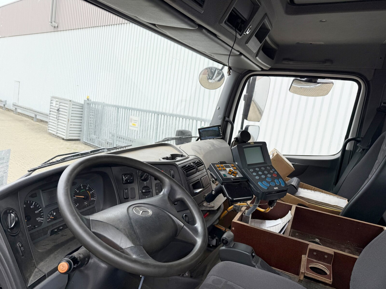 Mercedes-Benz Axor 1824 AK 4x4 Axor 1824 AK 4x4, Tele-Absetzer, Winterdienstausstattung - Ramenový nosič kontajnerov: obrázek 4 Mercedes-Benz Axor 1824 AK 4x4 Axor 1824 AK 4x4, Tele-Absetzer, Winterdienstausstattung - Ramenový nosič kontajnerov: obrázek 4