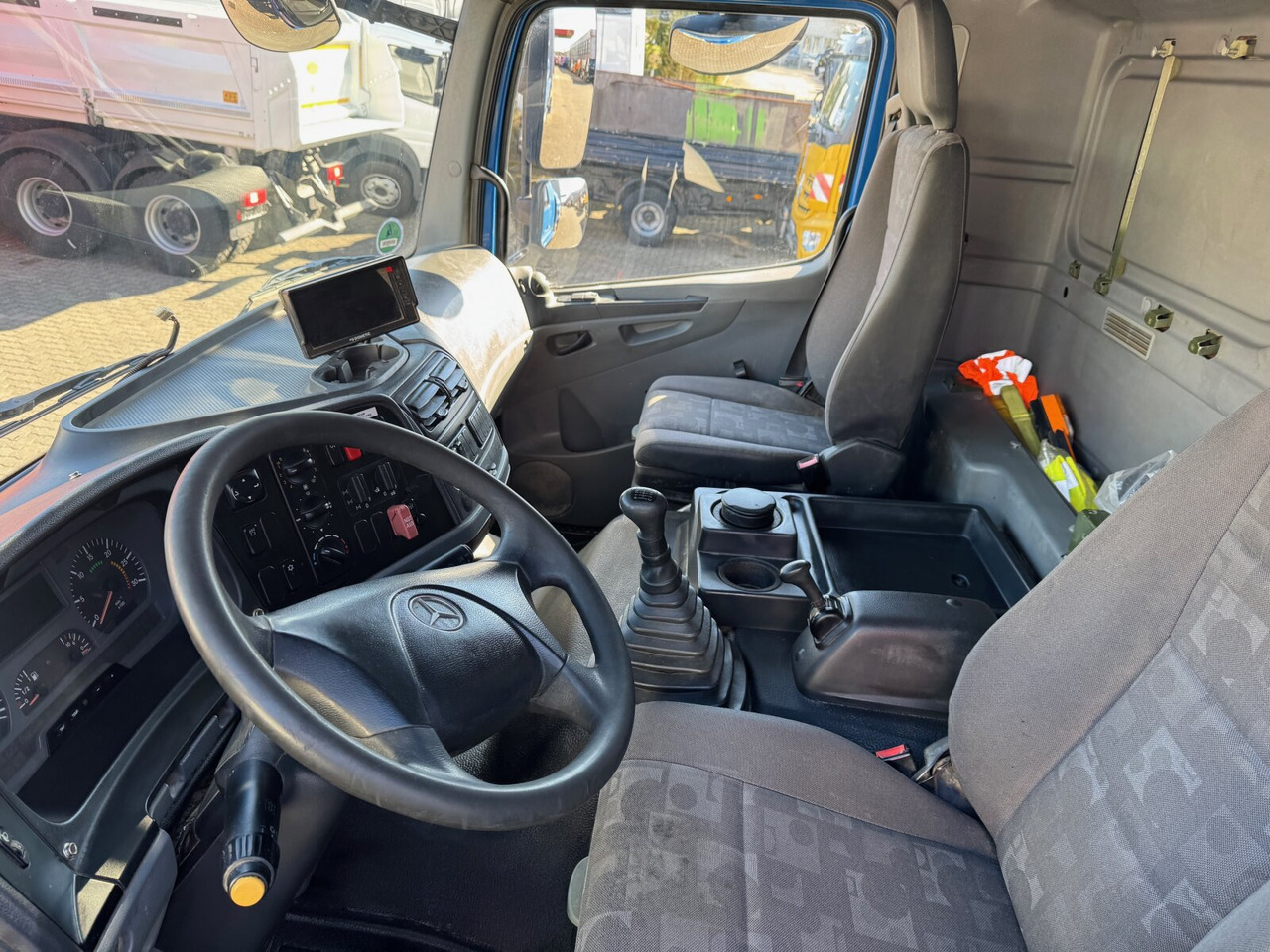 Mercedes-Benz Axor 1829 A 4x4 Axor 1829 A 4x4, Willig Tank ca. 8500l, 2 Kammern - Cisternové vozidlo: obrázek 5 Mercedes-Benz Axor 1829 A 4x4 Axor 1829 A 4x4, Willig Tank ca. 8500l, 2 Kammern - Cisternové vozidlo: obrázek 5