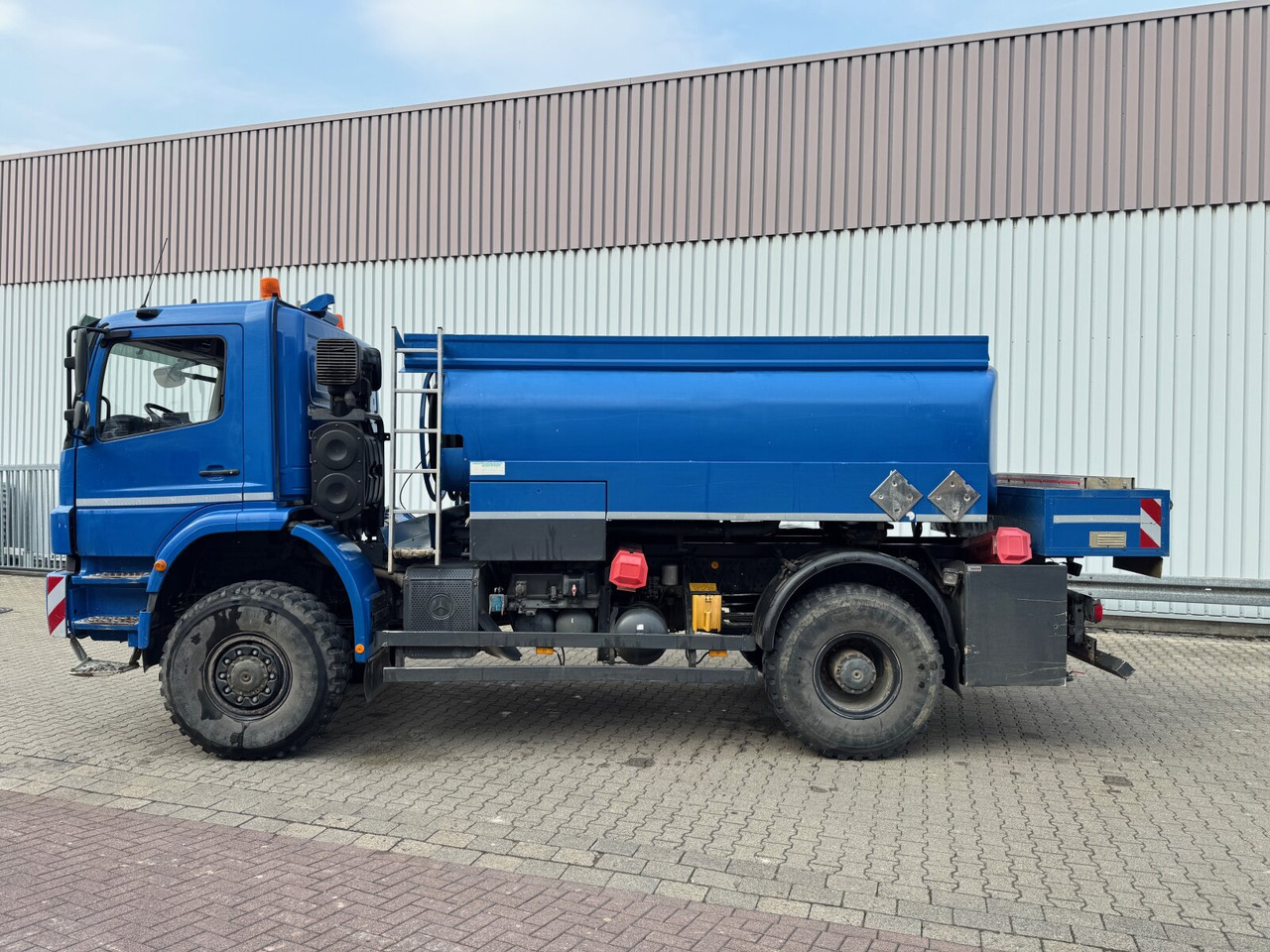 Mercedes-Benz Axor 1829 A 4x4 Axor 1829 A 4x4, Willig Tank ca. 8500l, 2 Kammern - Cisternové vozidlo: obrázek 3 Mercedes-Benz Axor 1829 A 4x4 Axor 1829 A 4x4, Willig Tank ca. 8500l, 2 Kammern - Cisternové vozidlo: obrázek 3